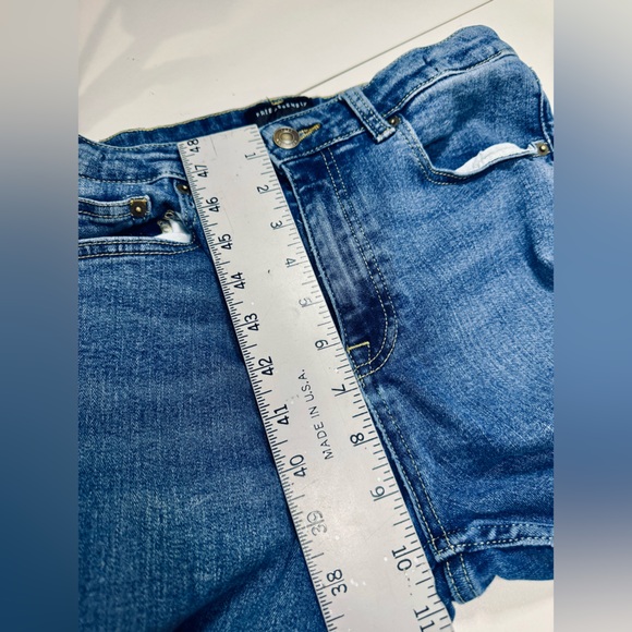 Womens Free Assembly Slim Straight Jeans Artistic Wash LIKE NEW SZ 16 - Picture 13 of 13